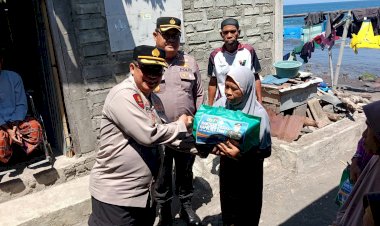 Wujud-Kepedulian-Polri,-Polda-NTT-Tinjau-Longsor-dan-Bantu-Warga-Borokanda-yang-Terdampak-Gempa