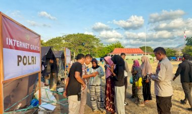 Polri-Lewat-TIK-Polres-Nagekeo-Hadirkan-Internet-Gratis-di-Tengah-Pengungsian-Korban-Gempa