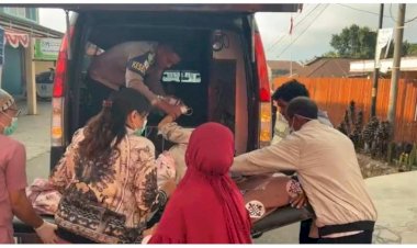 Sigap-di-Tengah-Keterbatasan,-Dokkes-Polres-Manggarai-Evakuasi-Enam-Ibu-Hamil-dan-Satu-Pasien-Butuh-Oksigen-Pascagempa