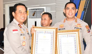 Terima-Penghargaan-dari-Kapolri-yang-Diserahkan-Kapolda-NTT,-Polresta-Kupang-Kota-Sabet-Predikat-WBK-dan-Pelayanan-Prima