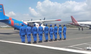 Gugur-di-Papua,-Jenazah-drh.-Alfonsius-Diterbangkan-dengan-Pesawat-Polri-Menuju-Maumere