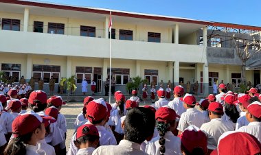Sinergi-Kepolisian-dan-Pendidikan,-Ditpamobvit-Polda-NTT-Beri-Penyuluhan-Karakter-dan-Keamanan-di-SDK-Sta.-Maria-Assumpta-Kupang