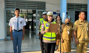 Police-Goes-to-School,-Ditlantas-Polda-NTT-Ajak-Pelajar-SMAN-5-Kupang-Cerdas-Bermedia-Digital-dan-Waspada-Judi-Online