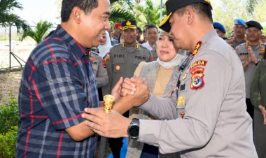 Kalemdiklat-Polri-Tinggalkan-Kupang,-Kapolda-NTT-Irjen-Pol.-Reza-Arief-Dewanto-Antar-Langsung-di-Bandara-El-Tari