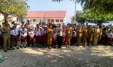 Ditlantas-Polda-NTT-Edukasi-Siswa-SD-Inpres-Namosain-tentang-Bahaya-Narkoba,-Keselamatan-Berlalu-Lintas,-dan-Bijak-Berinternet