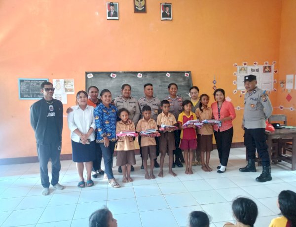 Sat Binmas Polres Ngada Edukasi Bahaya Bullying dan Narkoba, Sekaligus Salurkan Bantuan Pendidikan