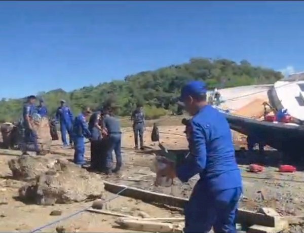 Ditpolairud Polda NTT Gelar Aksi Bersih Pantai Serentak di Sejumlah Wilayah Pesisir