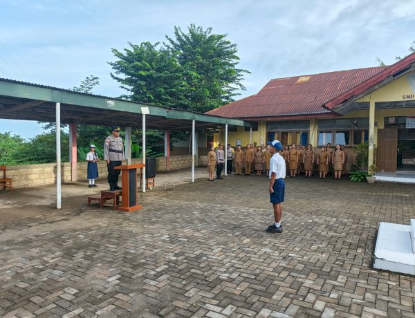AKP Sriyono Jadi Inspektur Upacara di SMP Negeri 12 Kupang, Tekankan Disiplin dan Anti-Bullying