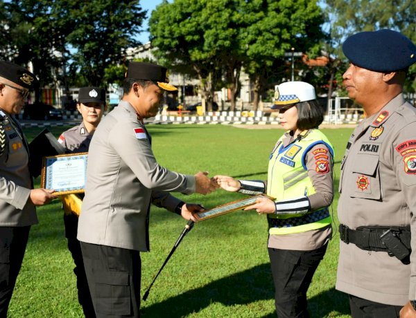 Kapolda NTT Berikan Penghargaan kepada Personel Berprestasi, Tekankan Semangat Pengabdian dan Integritas