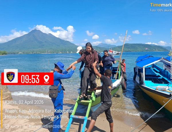 Ditpolairud Polda NTT Kawal Penyeberangan Peziarah dari Pantai Palo ke Wure Adonara