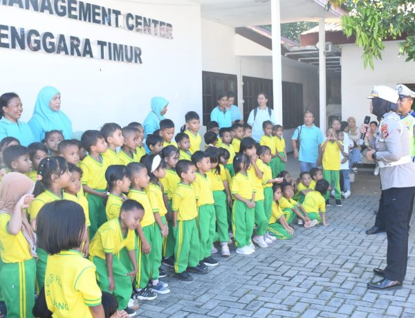 Ceria di Kantor Polisi, Anak TK Pembina Kupang Belajar Tertib Lalu Lintas Bersama Ditlantas Polda NTT