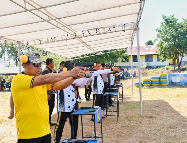 Kapolda NTT Pimpin Latihan Menembak Bersama, Tingkatkan Profesionalisme dan Kemampuan Personel