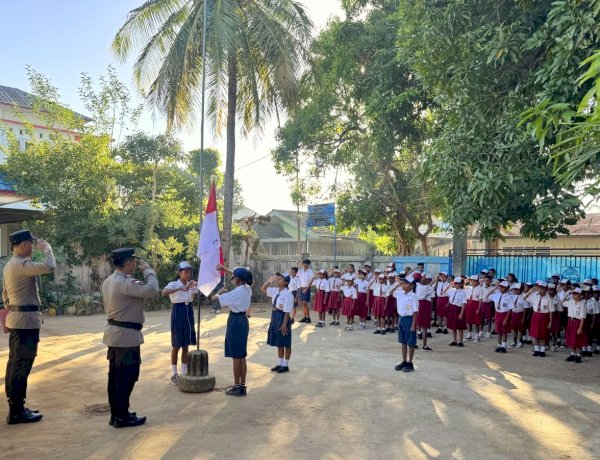 Polisi Mengajar di Kupang, Perwira Polda NTT Turun ke Sekolah Tanamkan Karakter dan Bijak Bermedia Sosial