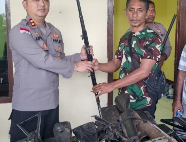 Semangat Damai Warga Adonara Timur, 52 Senjata Api Rakitan Diserahkan Sukarela ke Polres Flores Timur