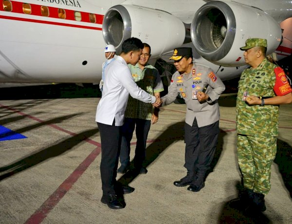 Kapolda NTT Sambut Kedatangan Wapres RI Gibran Rakabuming Raka di Bandara El Tari Kupang