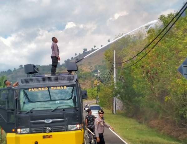 Sinergi TNI-POLRI dan Damkar Jinakkan Kebakaran Savana Bukit Silvia Labuan Bajo
