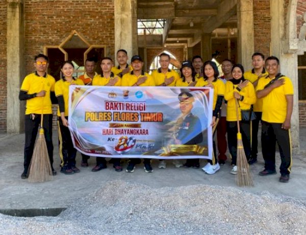 Bhakti Religi Hari Bhayangkara ke-80, Polres Flores Timur Pererat Kebersamaan dengan Umat di Masjid Al-Munawarah Delang