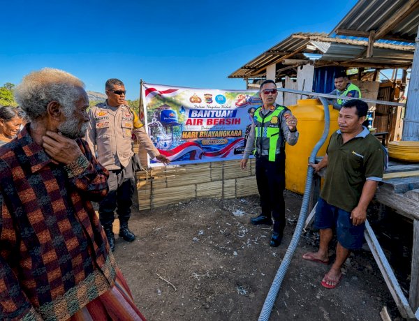 Sambut Hari Bhayangkara ke-80, Polres Nagekeo Salurkan Air Bersih untuk Warga Desa Makipaket
