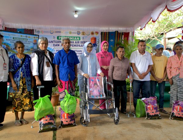 Bhayangkari NTT Dampingi SERUNI KMP Bidang IV Salurkan Bantuan Sosial di Kabupaten Kupang