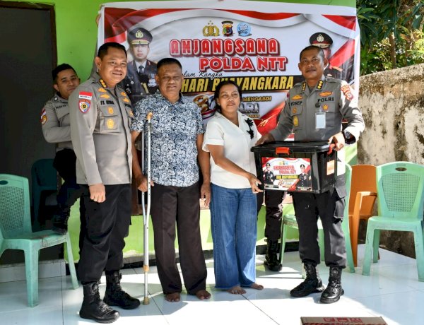Auditor Itwasda dan Kabid TIK Polda NTT Hadir Menguatkan Personel dan ASN yang Sakit di Momentum HUT ke-80 Bhayangkara