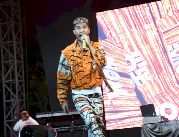 Ecko Show, Alfred Gare Cs dan Sanjose Choir Sukses Hipnotis Ribuan Penonton di Malam Puncak HUT Bhayangkara ke-80 Polda NTT