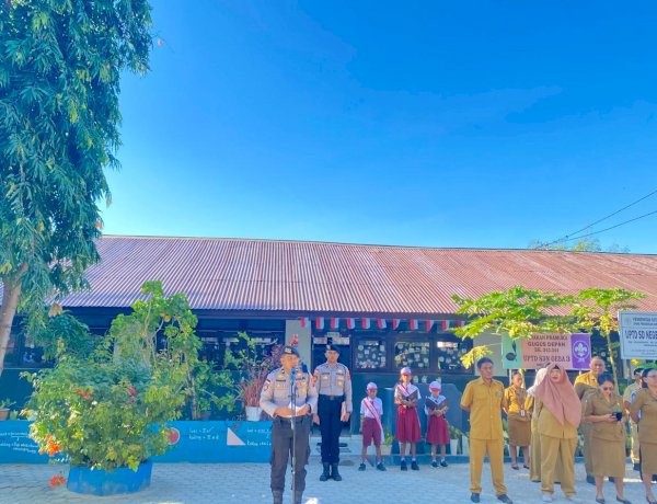 Polisi Masuk Sekolah, Dirbinmas Polda NTT: Bentengi Pelajar dari Bullying, Narkoba hingga Jejak Digital