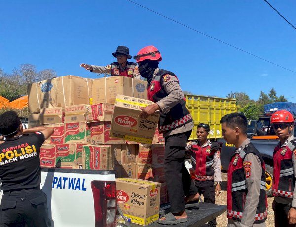 Operasi Aman Nusa II 2026, Polda NTT Salurkan Bantuan Sembako untuk Warga Terdampak Bencana di Manggarai Timur