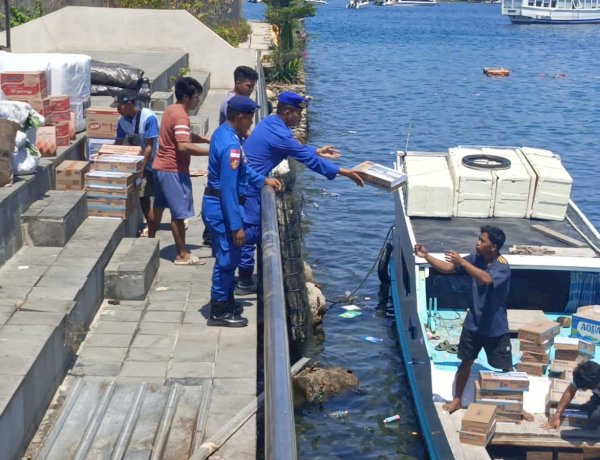 Mereka Tidak Sendiri, Polres Mabar Kembali Kirim Logistik Untuk Korban Gempa di Pulau Longos
