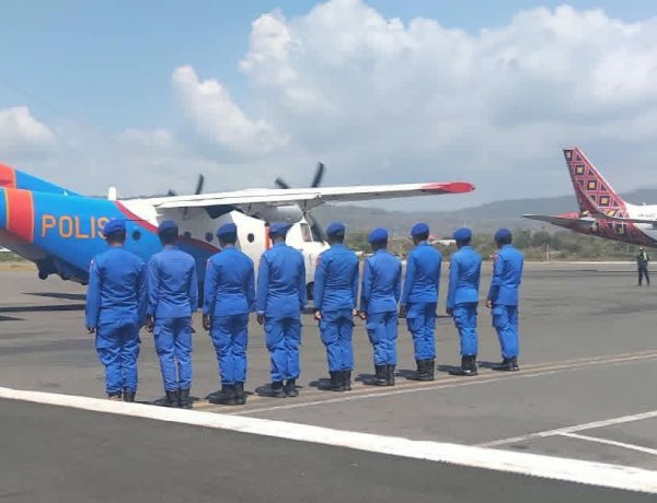 Gugur di Papua, Jenazah drh. Alfonsius Diterbangkan dengan Pesawat Polri Menuju Maumere