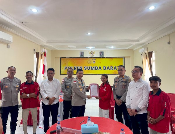 GMNI Sumba Barat Sambangi Polres, Kapolres Tegaskan Penanganan Kasus Anak Berjalan Profesional