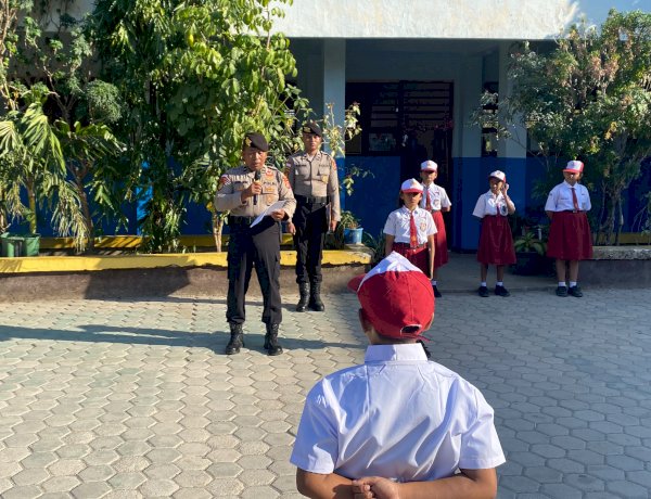 Hadirkan Edukasi Digital dan Karakter, Polda NTT Gelar Police Goes to School di SDI Bertingkat Perumnas 3
