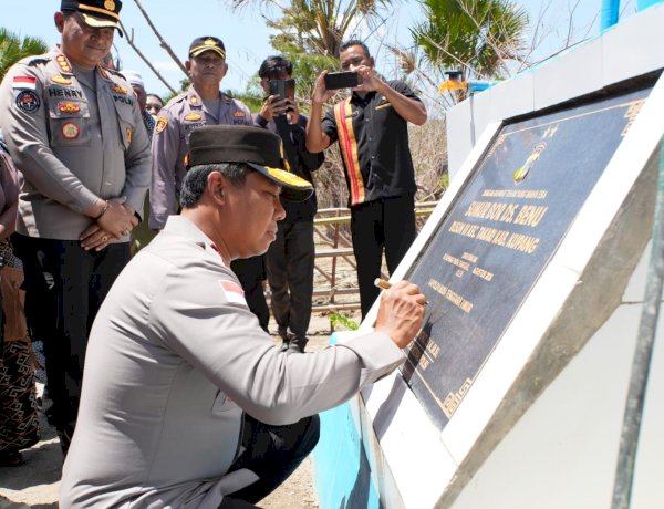 Disambut Tangis Haru Masyarakat Desa Benu Takari, Kapolda NTT Resmikan Sumur Bor di Desa Benu