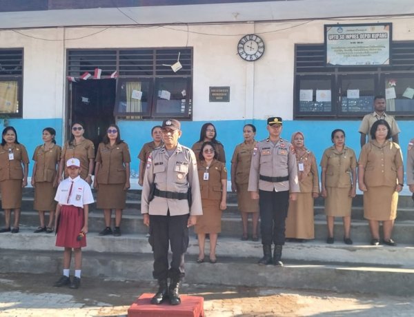 Polda NTT Tanamkan Nilai Disiplin dan Anti-Bullying Sejak Dini Melalui Upacara Bendera di SDI Oepoi Kupang