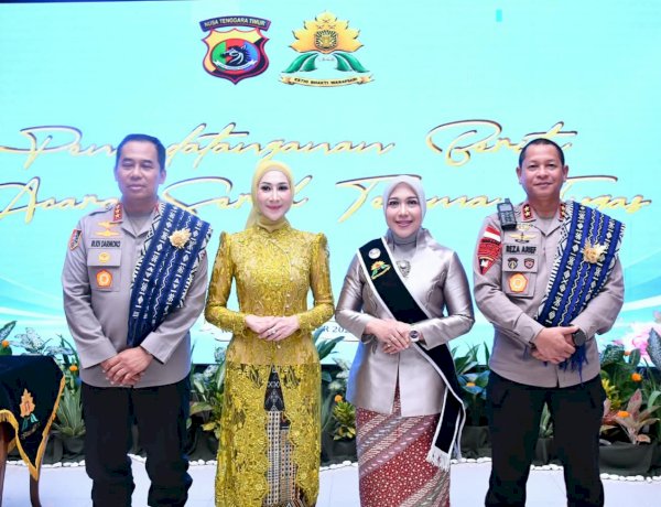 Sertijab Ibu Asuh Polwan Polda NTT, Ny. Dinny Reza Arief Dewanto Siap Lanjutkan Pembinaan dan Dorong Prestasi Polwan