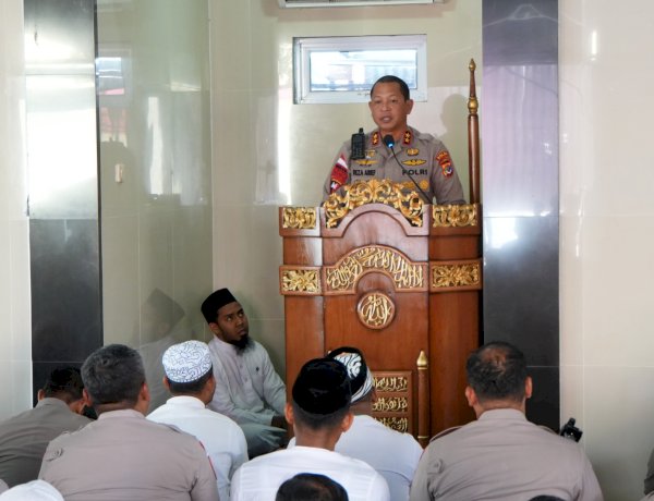 Jumat Keliling di Masjid Al-Muawwanah, Kapolda NTT Irjen Pol. Reza Arief Dewanto Ajak Personel Polri Perkuat Iman, Disiplin, dan Pelayanan kepada Masyarakat