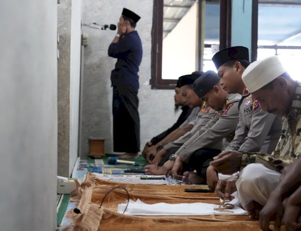 Jumat Keliling di Masjid Alhamidin RSB, Wakapolda NTT Pererat Silaturahmi dan Bangun Kepercayaan Masyarakat