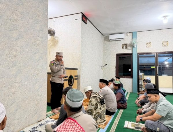 Subuh Keliling di Masjid Al Hamidin, Karo SDM dan Kabiddokkes Polda NTT Perkuat Kedekatan dengan Masyarakat