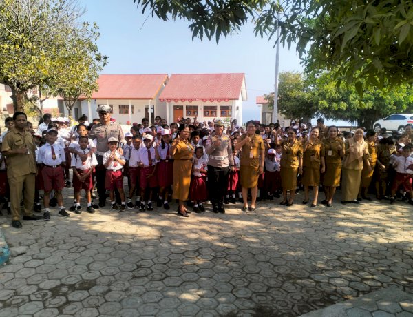 Ditlantas Polda NTT Edukasi Siswa SD Inpres Namosain tentang Bahaya Narkoba, Keselamatan Berlalu Lintas, dan Bijak Berinternet