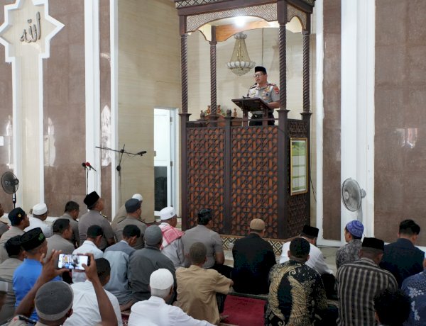 Kapolda NTT Gelar Jumat Keliling, Sapa Masyarakat, Sampaikan Pesan Kamtibmas dan Bagikan Jumat Berkah