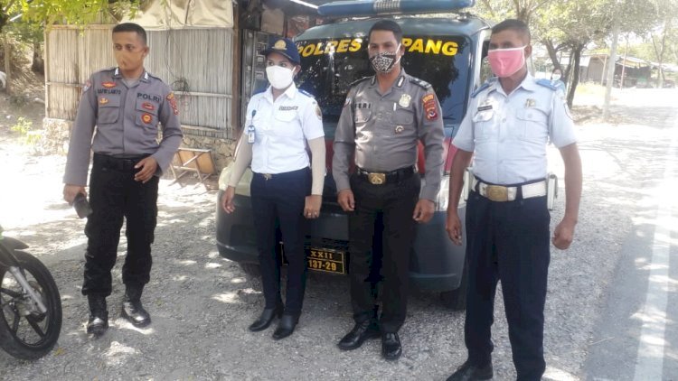 Satgas Rehabilitasi Polres Kupang, lakukan monitoring dan himbauan keliling waspada covid- 19