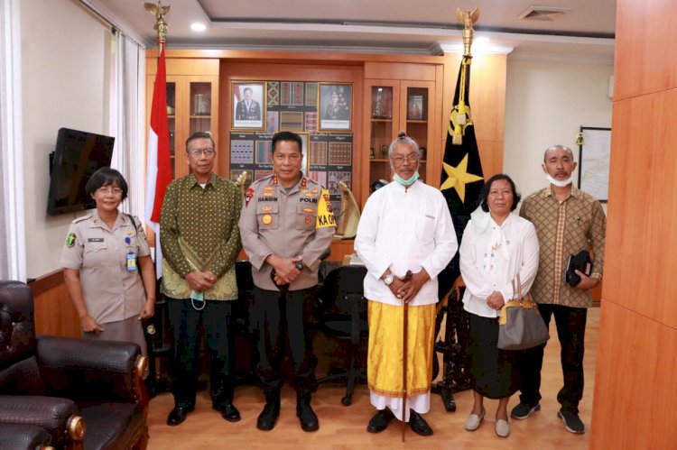Jalin Silaturahmi dengan Tokoh Agama, Kapolda NTT Menerima Kunjungan dari Ketua Beserta Pengurus PHDI NTT