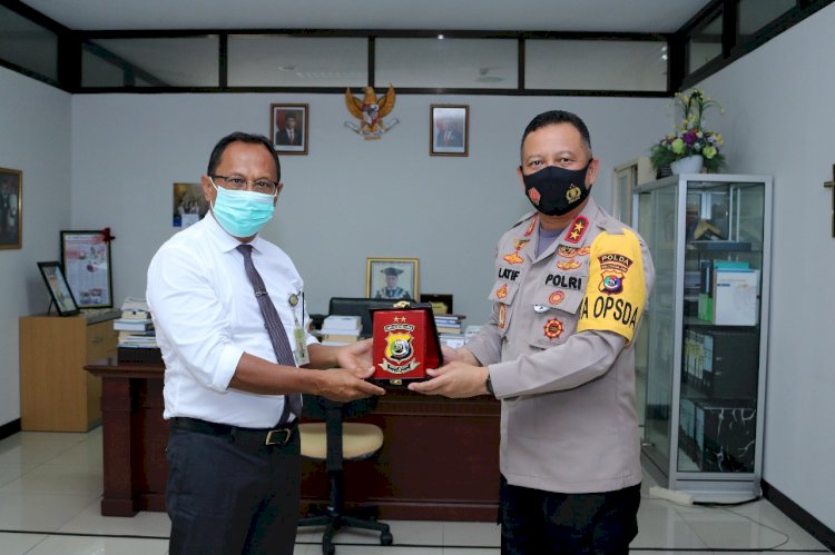 Jalin Kerja Sama Dalam Menjaga Kamtibmas, Kapolda NTT Silaturahmi Dengan Rektor Undana Kupang