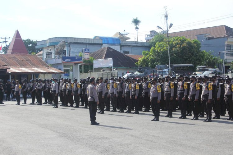 Pimpin Apel Persiapan Pergeseran Pasukan, Kapolres Sumba Barat Bacakan 'Sumpah Pengamanan' Diikuti oleh Seluruh Personel