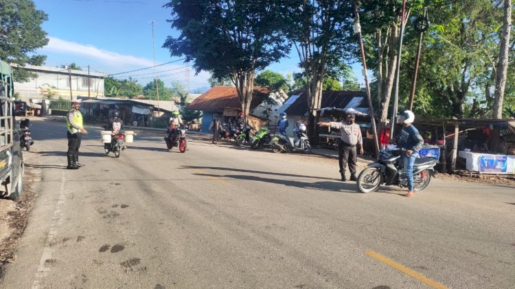 Gatur Lantas Pagi, Personil Polres TTS Imbau Pengguna Jalan  Patuhi Protokol Kesehatan