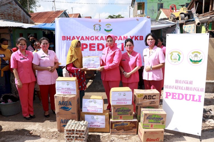 Peduli Korban Bencana Alam, Bhayangkari Daerah NTT Salurkan Bansos di Kota Kupang dan Kabupaten Kupang