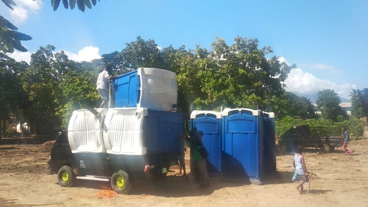 Polsek Adonara Timur Terima Bantuan MCK Dari SOPS Mabes Polri Untuk Personil BKO