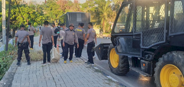 Peduli Lingkungan Pasca Bencana Alam Seroja, Polda NTT Bersama Pemerintah Daerah Gelar Kerja Bakti di Kota Kupang