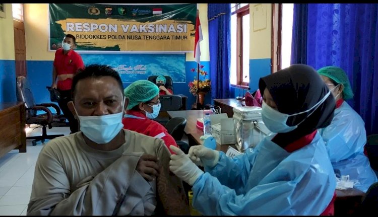 Rev@co Biddokkes Polda NTT Gelar Vaksinasi Covid-19 Untuk Anggota Polair dan Bhayangkari