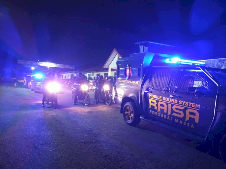 Ditsamapta Polda NTT Berikan Teguran Tegas Namun Humanis saat Lakukan Patroli PPKM level IV di Kota Kupang