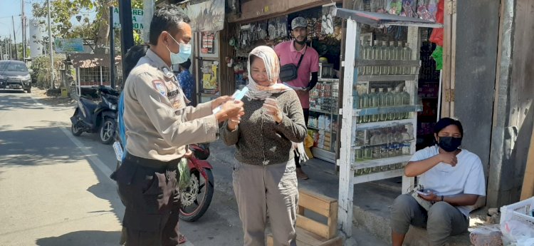 Putus Rantai Covid 19, Ditbinmas Polda NTT Gencar beri Masker dan Imbauan Prokes kepada Masyarakat Kota Kupang